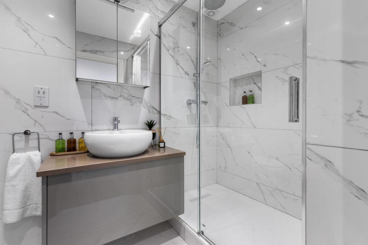 Stylish & Spacious 3 Bed Apartment With Fast Wifi, Close To Tube & Wembly Londra Exterior foto